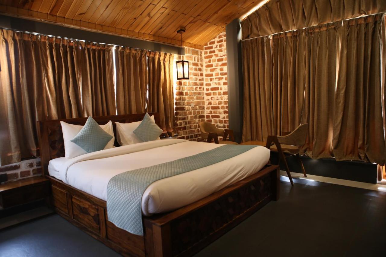 Granny'S Den Resort Rājpur 外观 照片