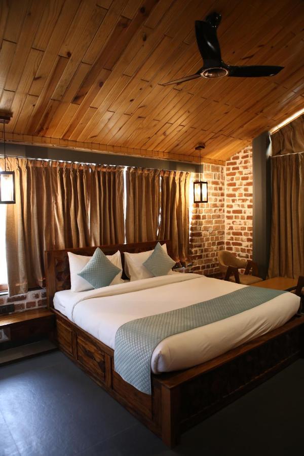 Granny'S Den Resort Rājpur 外观 照片