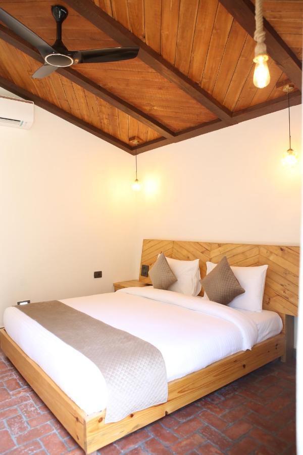 Granny'S Den Resort Rājpur 外观 照片